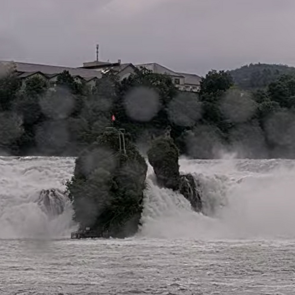 Keine Boote am Rheinfall wegen Hochwasser