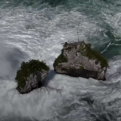 Spektakulaerer sieht man den Rheinfall selten